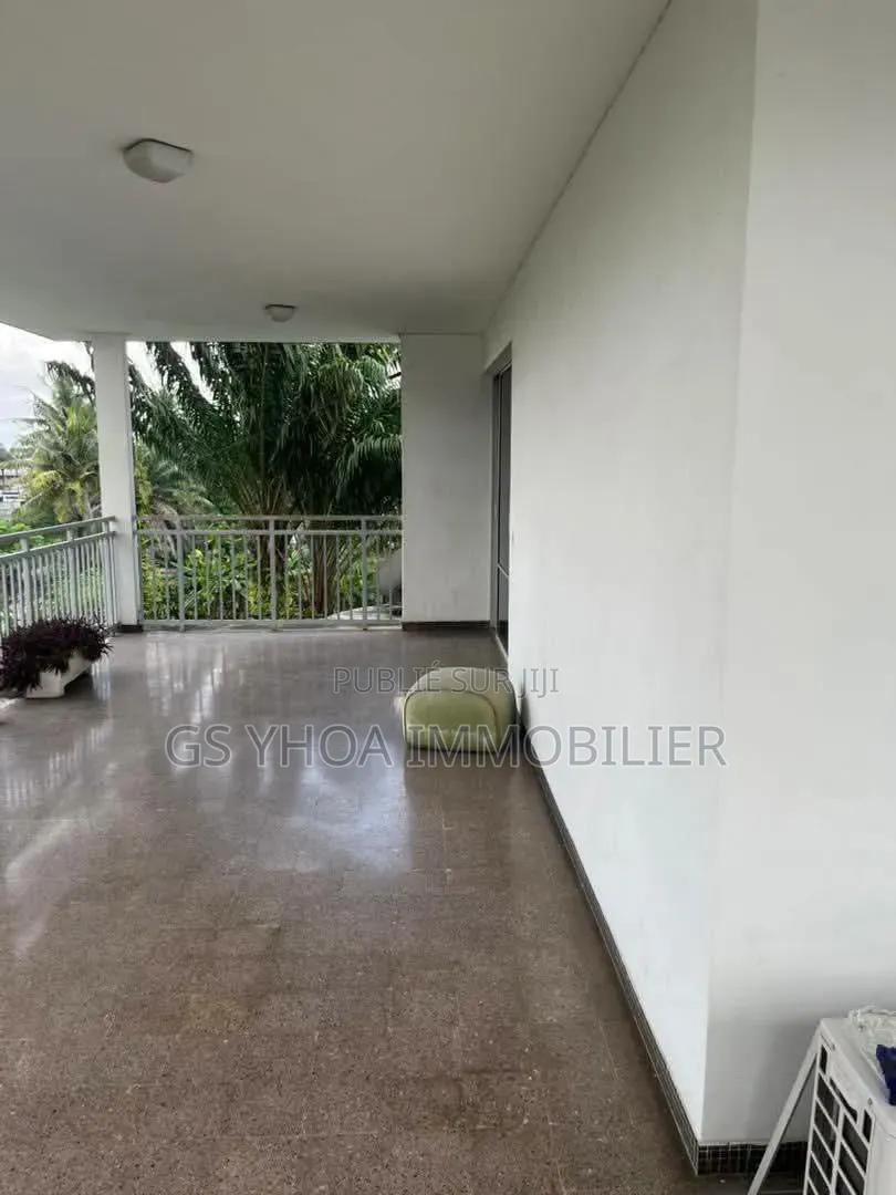 5chbre Duplex dans Cocody à Vendre