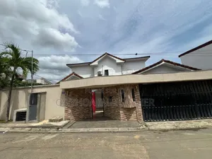 5chbre Duplex dans Cocody à Vendre