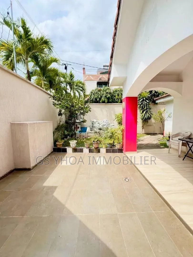 5chbre Duplex dans Cocody à Vendre