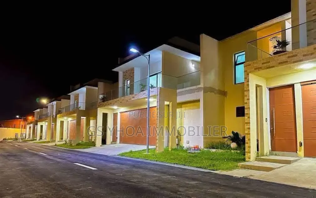 4chbre Duplex dans Cocody à Vendre