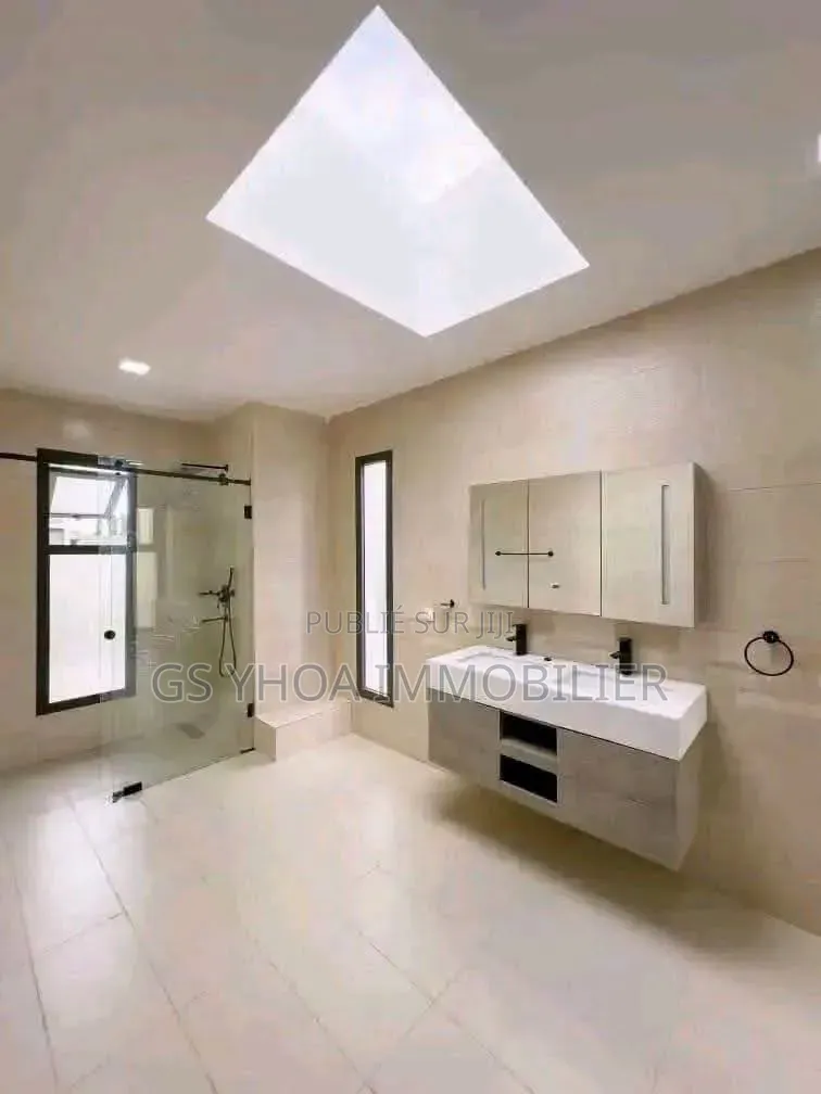 4chbre Duplex dans Cocody à Vendre