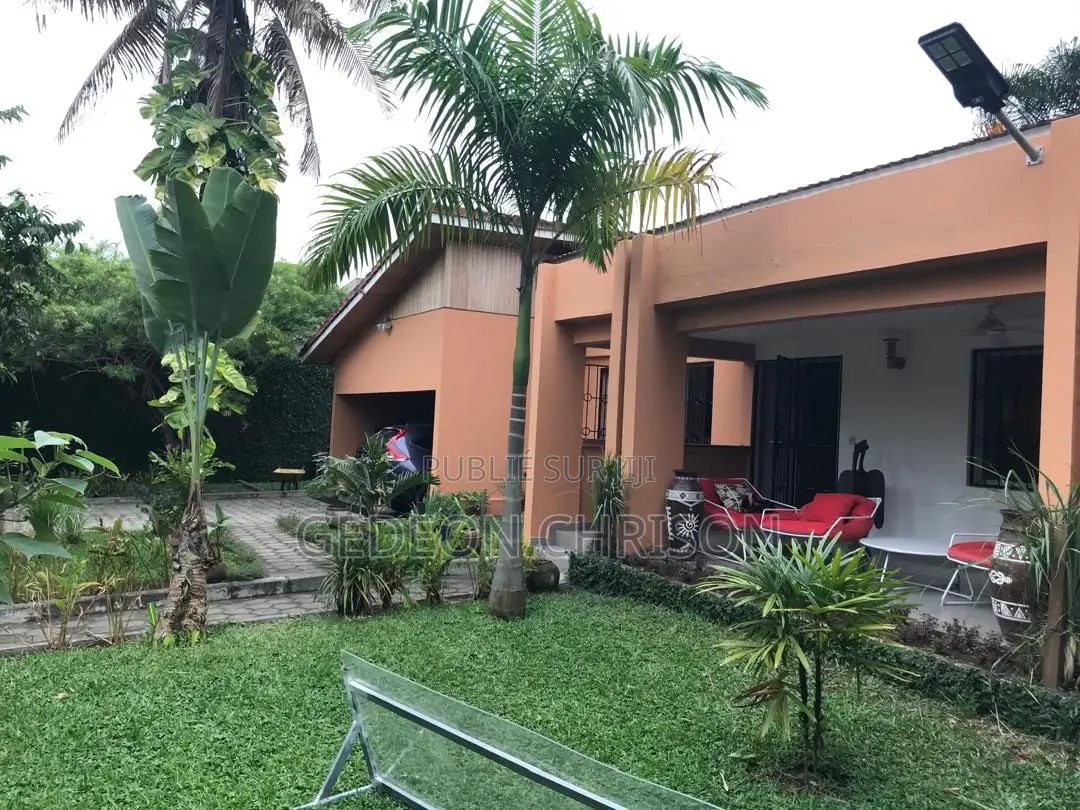 3chbre Villa dans Cocody à Louer
