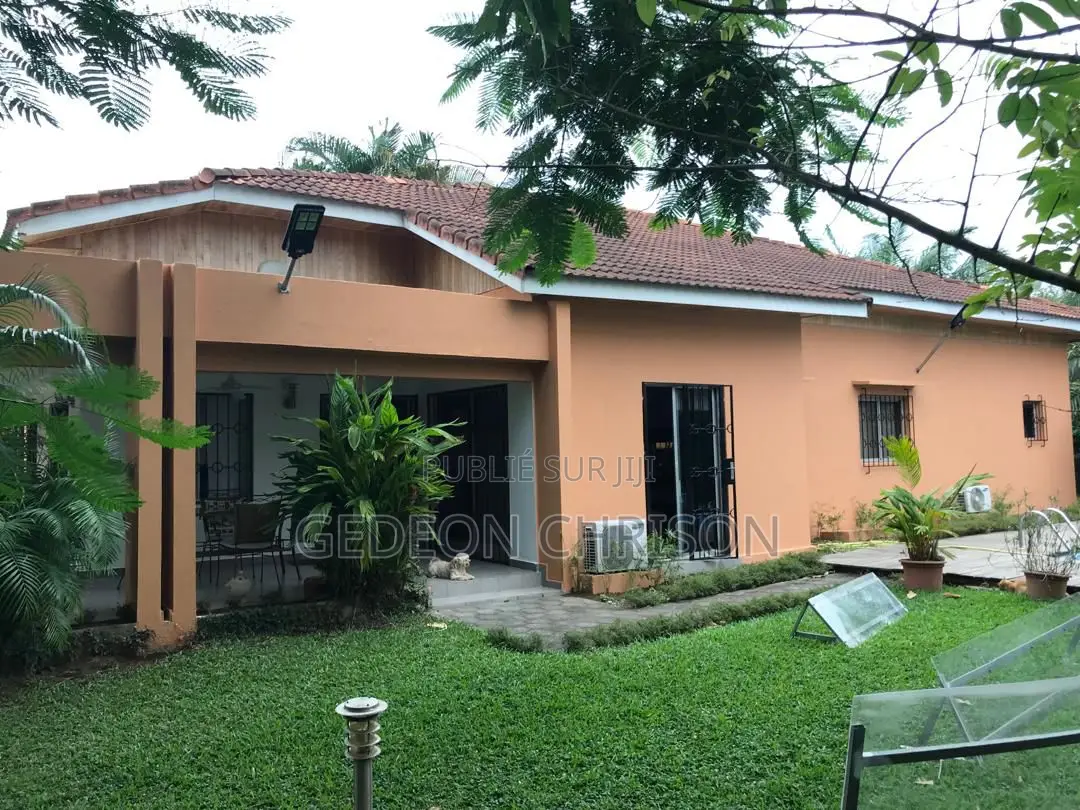 3chbre Villa dans Cocody à Louer