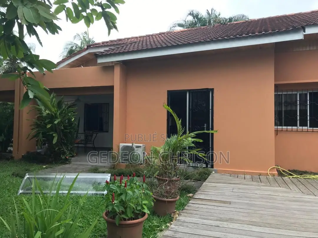 3chbre Villa dans Cocody à Louer