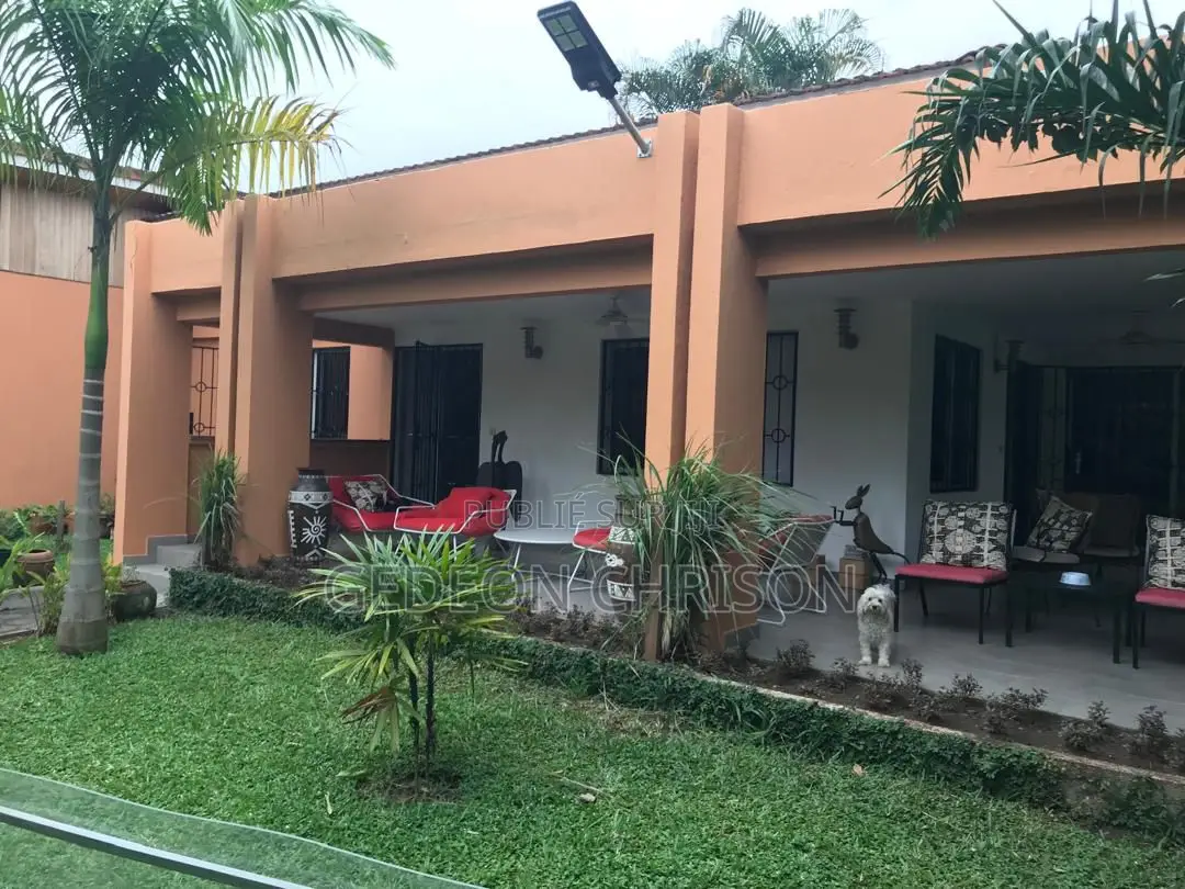 3chbre Villa dans Cocody à Louer