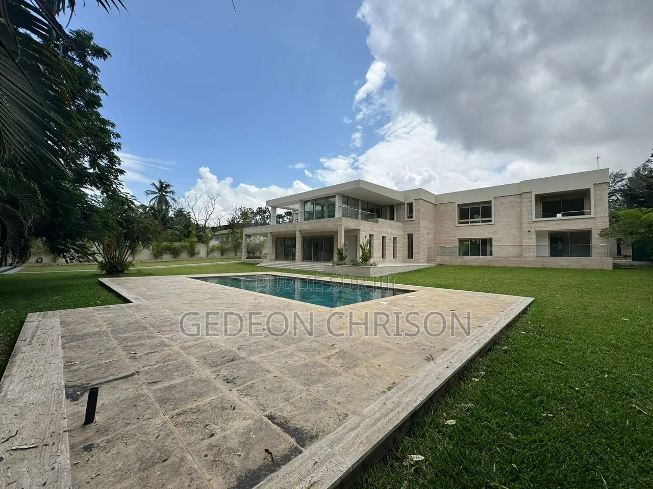 6chbre Villa dans Cocody à Louer