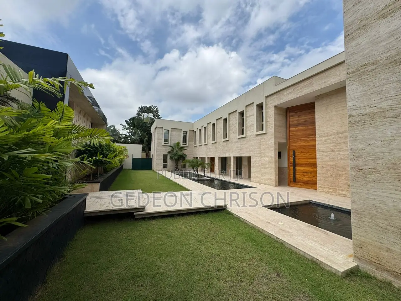6chbre Villa dans Cocody à Louer