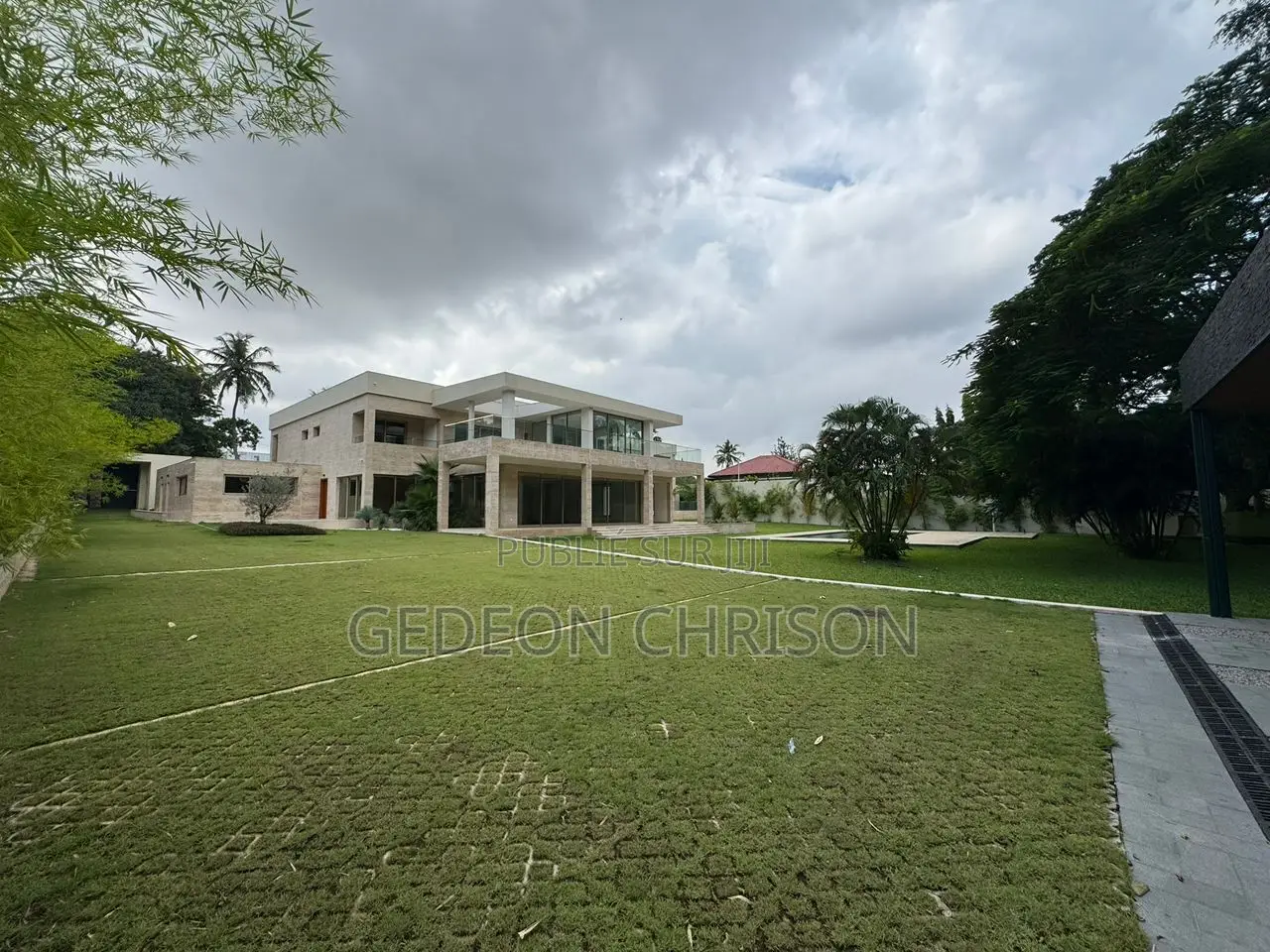 6chbre Villa dans Cocody à Louer