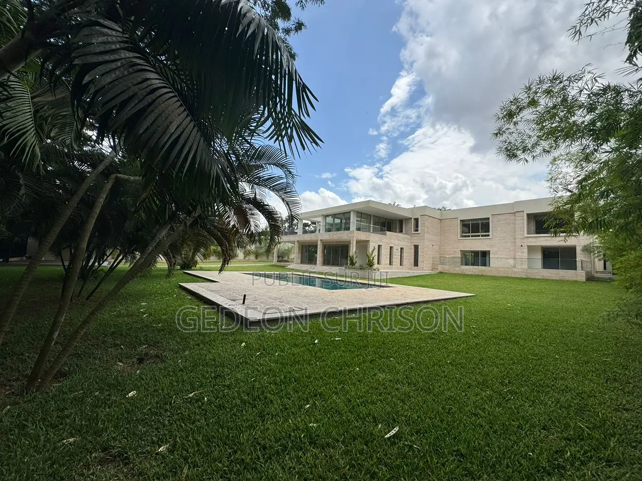 6chbre Villa dans Cocody à Louer