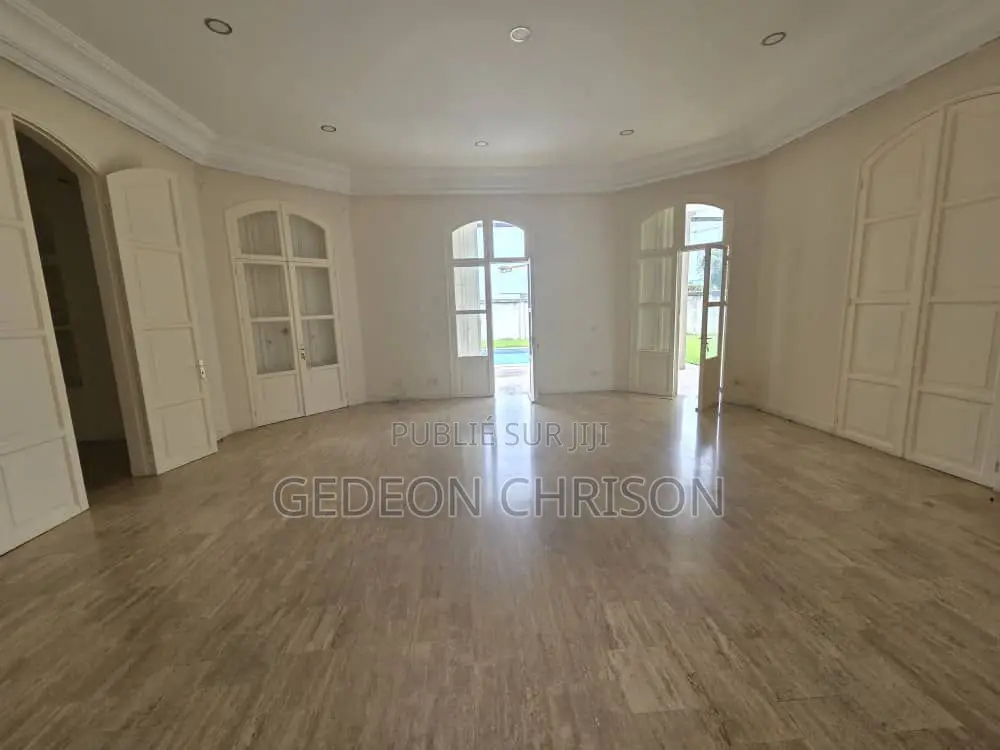 4chbre Villa dans Cocody à Louer
