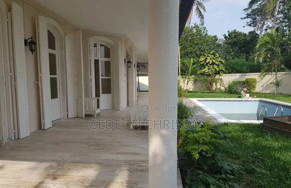 4chbre Villa dans Cocody à Louer