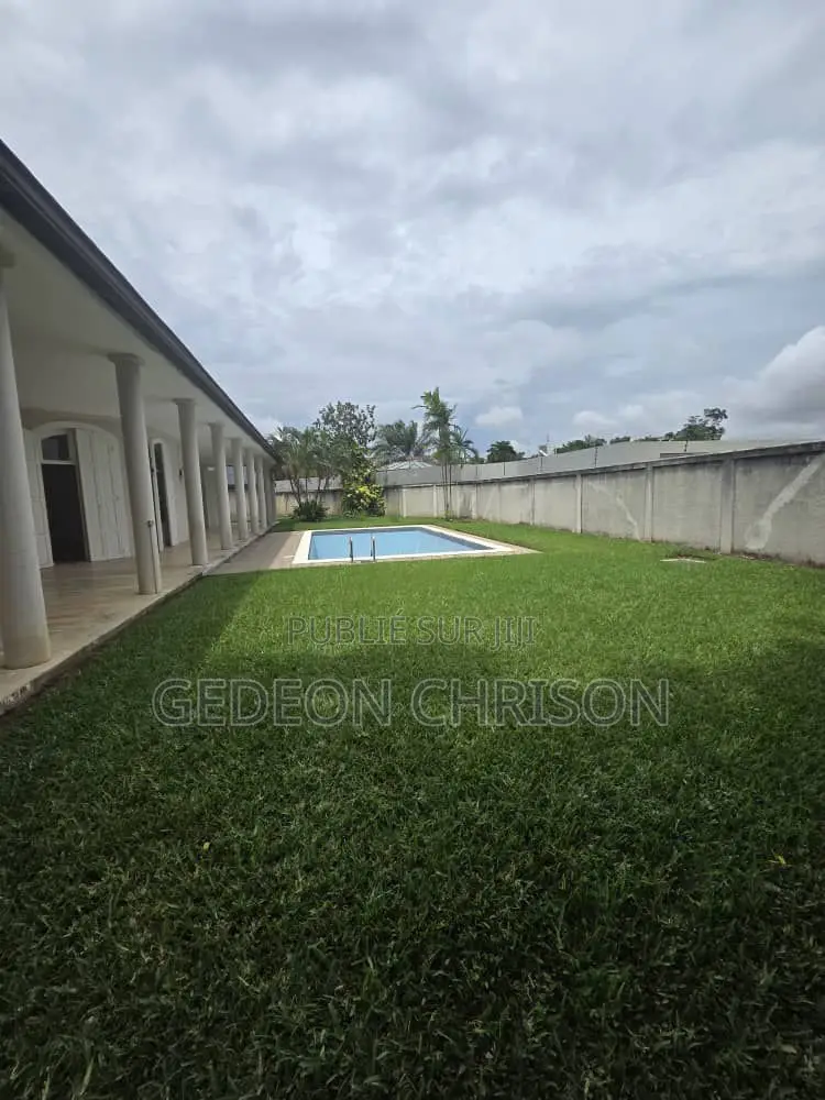 4chbre Villa dans Cocody à Louer