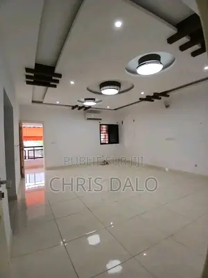 5chbre Duplex dans Djôlo Pierre, Cocody à Louer