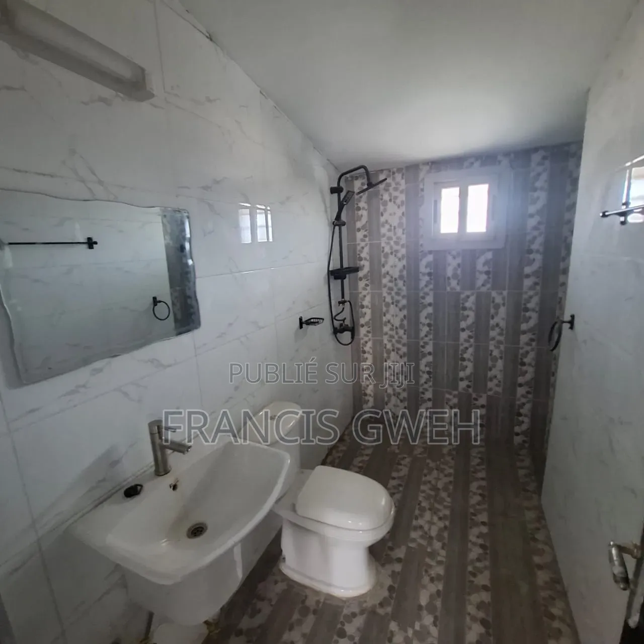 4chbre Duplex dans Francis Gweh, Cocody à Louer