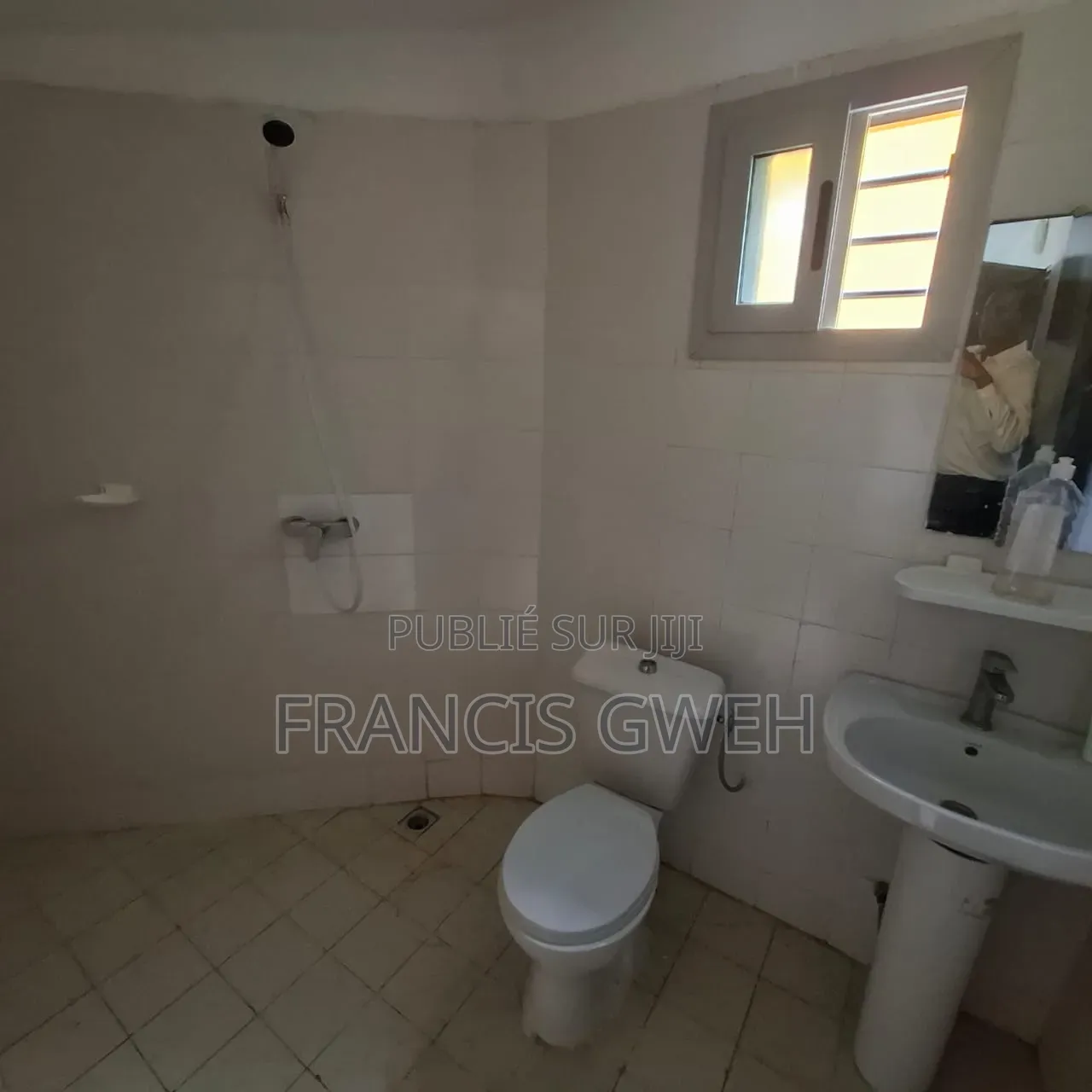 4chbre Duplex dans Francis Gweh, Cocody à Louer