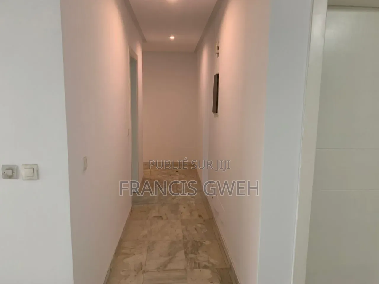 3chbre Appartement dans Francis Gweh, Cocody à Louer