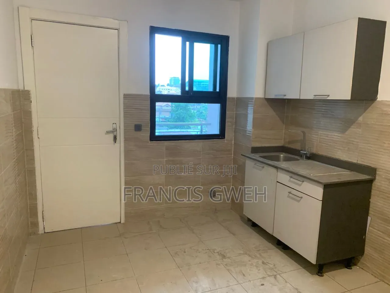 3chbre Appartement dans Francis Gweh, Cocody à Louer