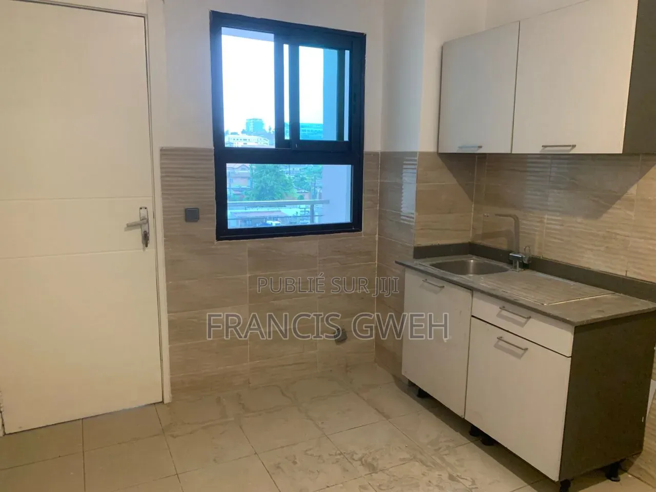 3chbre Appartement dans Francis Gweh, Cocody à Louer