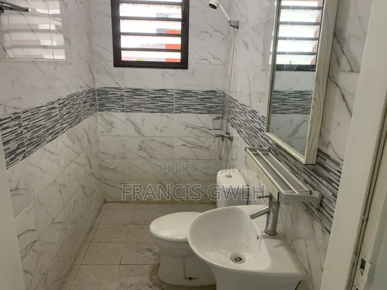 3chbre Appartement dans Francis Gweh, Cocody à Louer