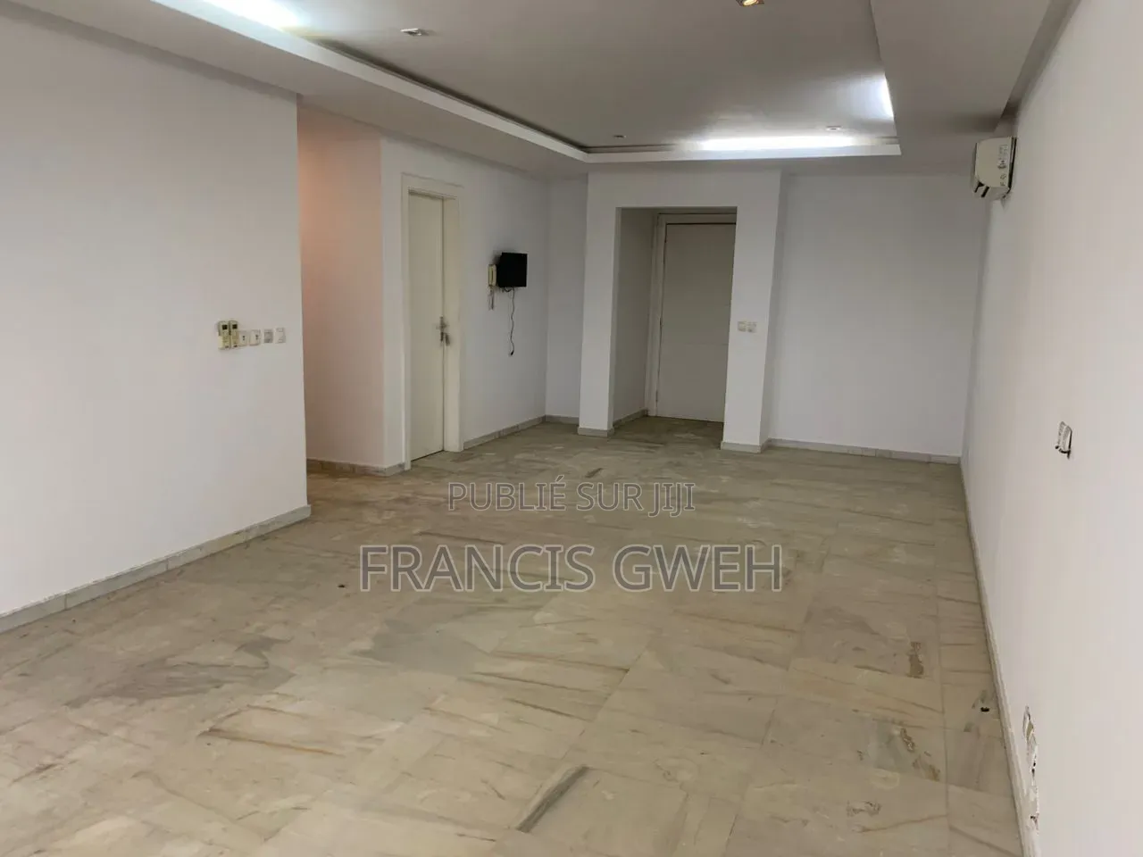 3chbre Appartement dans Francis Gweh, Cocody à Louer
