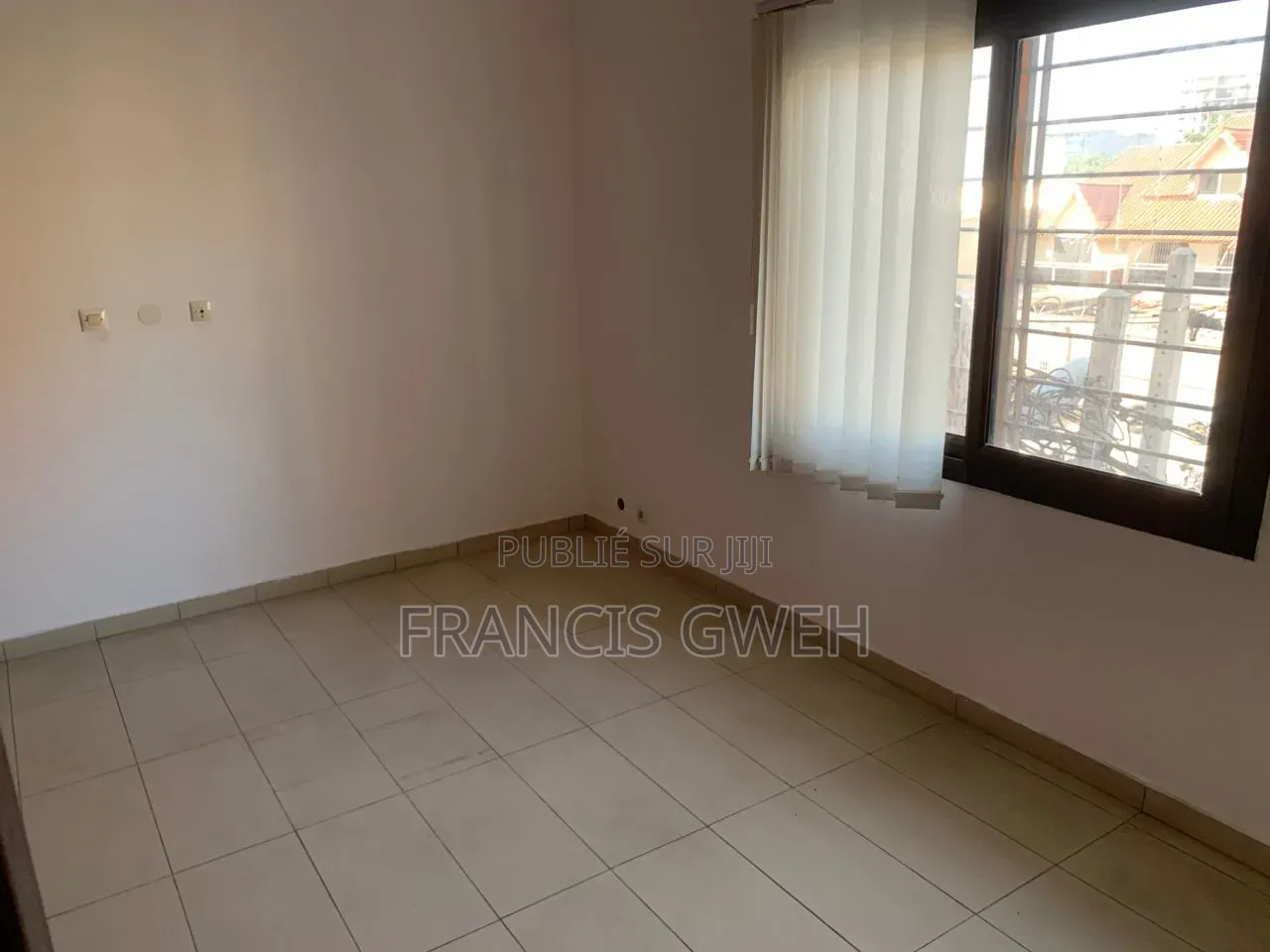 3chbre Appartement dans Francis Gweh, Cocody à Louer