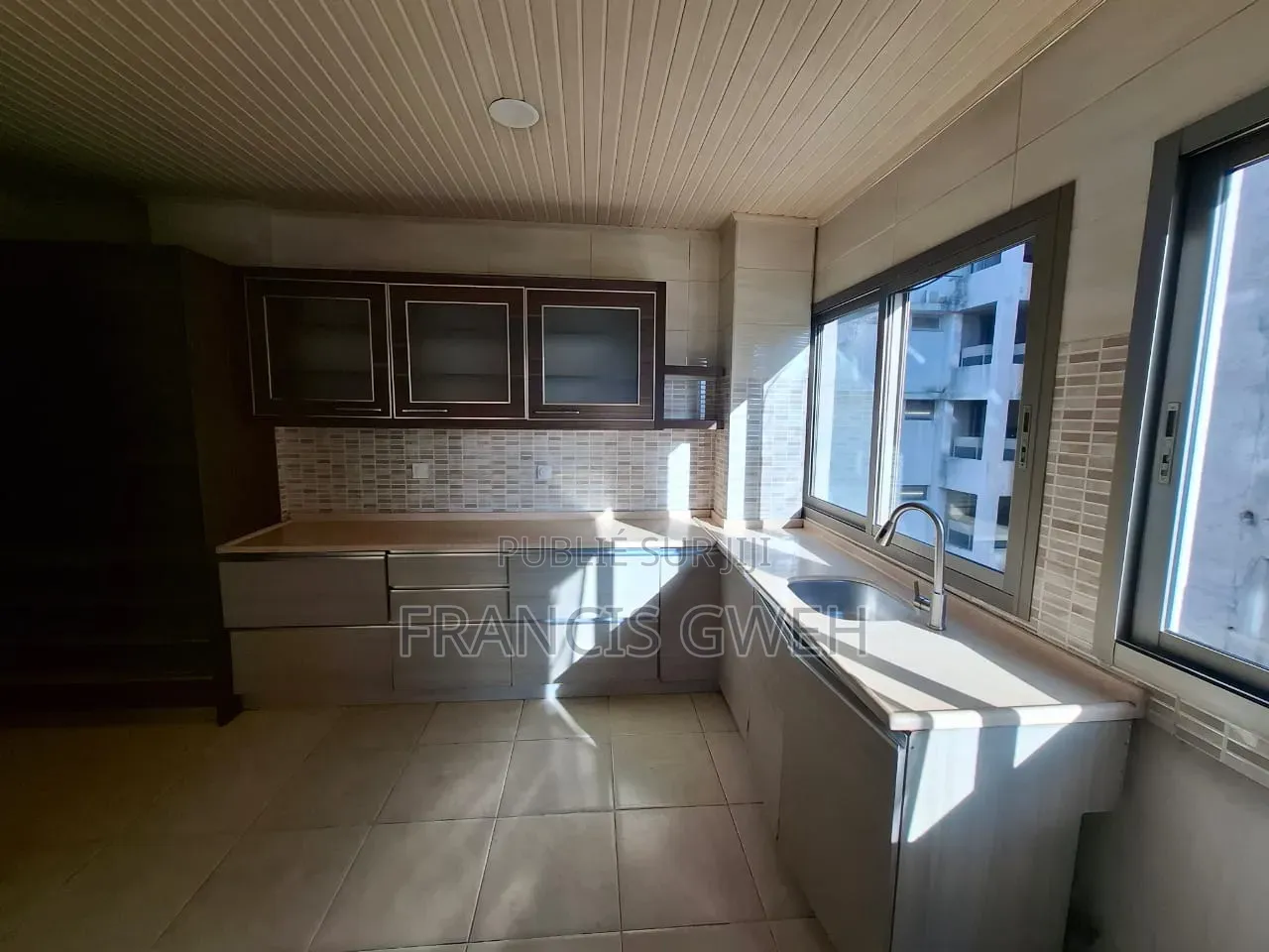 3chbre Appartement dans Francis Gweh, Cocody à Louer