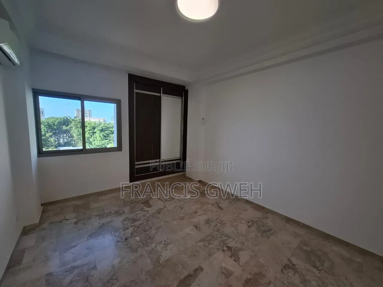 3chbre Appartement dans Francis Gweh, Cocody à Louer