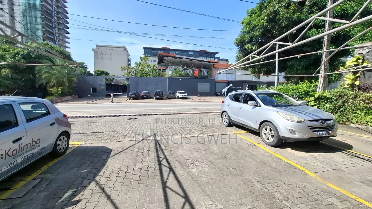2chbre Appartement dans Francis Gweh, Cocody à Louer