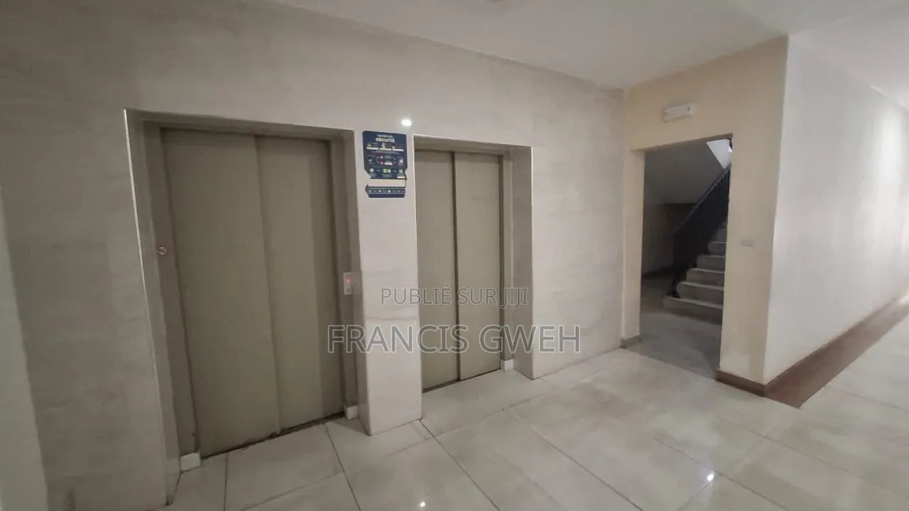 2chbre Appartement dans Francis Gweh, Cocody à Louer