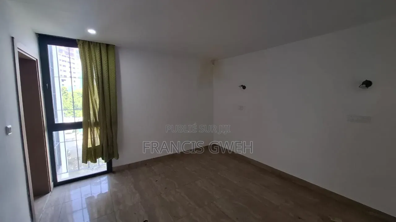 2chbre Appartement dans Francis Gweh, Cocody à Louer