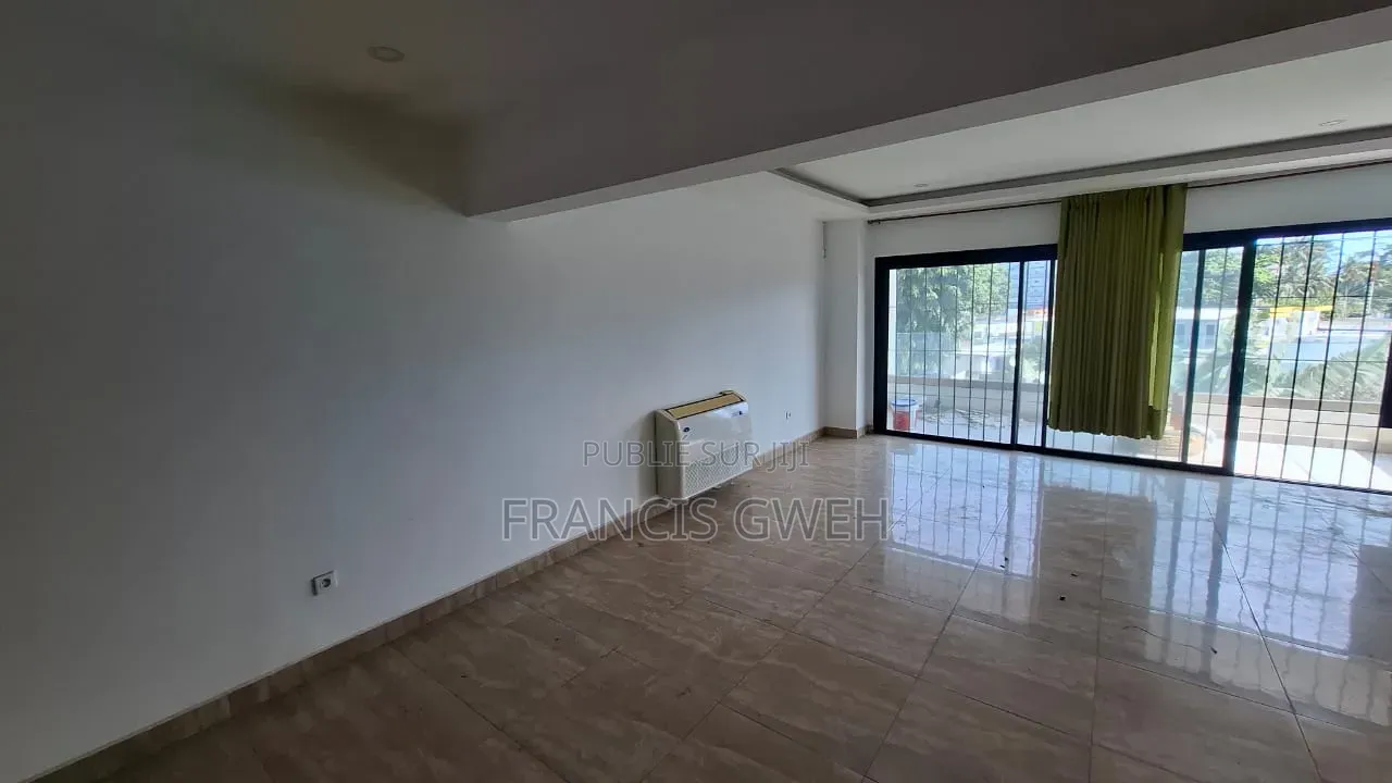 2chbre Appartement dans Francis Gweh, Cocody à Louer