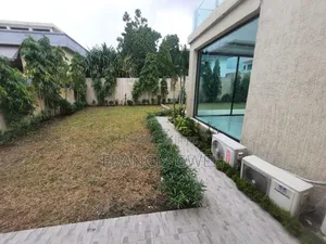 6chbre Duplex dans Francis Gweh, Cocody à Vendre