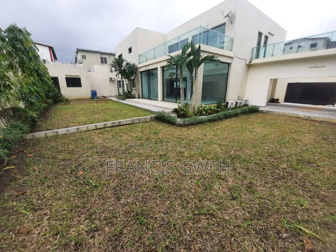 6chbre Duplex dans Francis Gweh, Cocody à Vendre