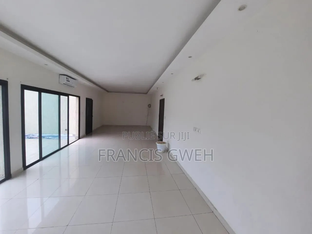 6chbre Duplex dans Francis Gweh, Cocody à Vendre