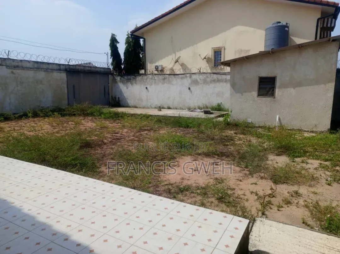 3chbre Duplex dans Francis Gweh, Cocody à Louer