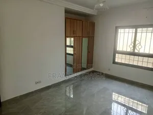 3chbre Duplex dans Francis Gweh, Cocody à Louer