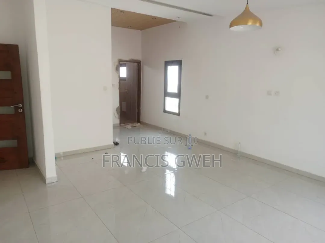 3chbre Duplex dans Francis Gweh, Cocody à Louer