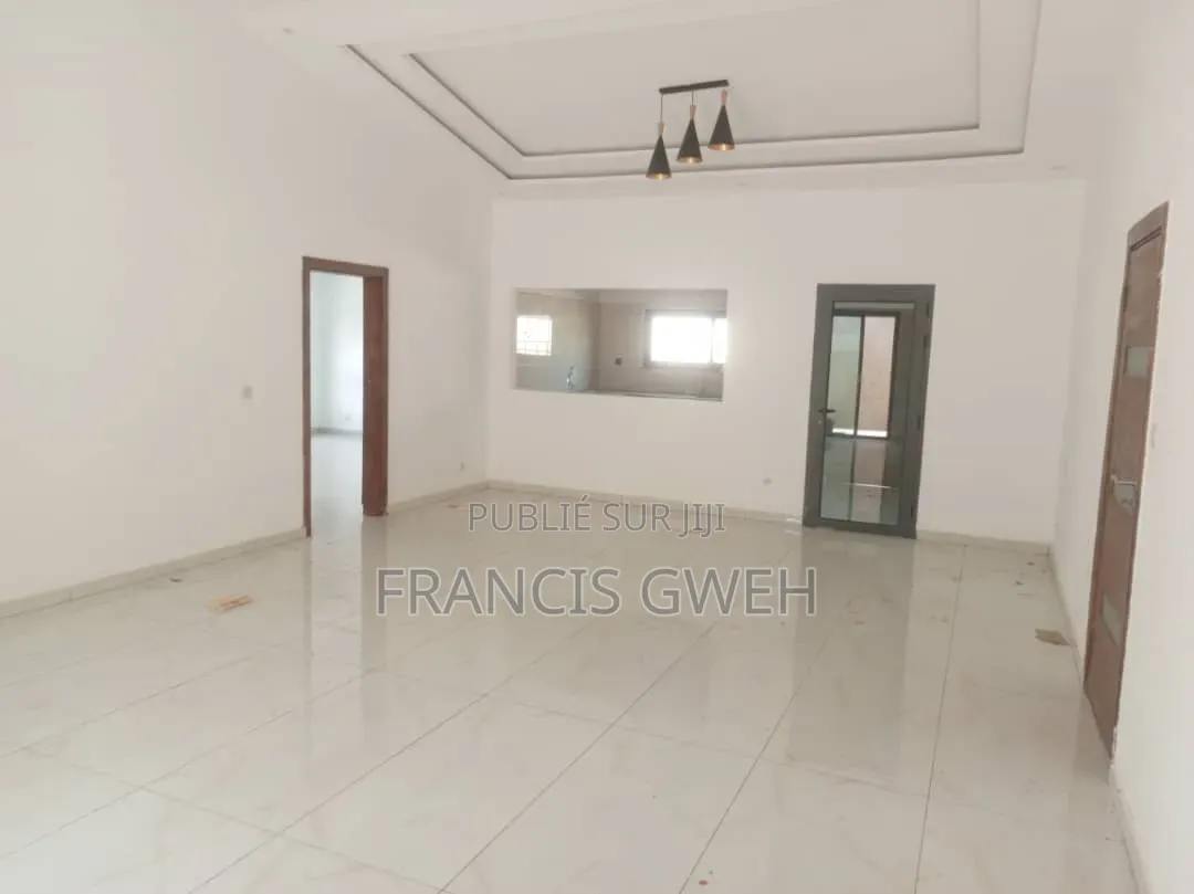 3chbre Duplex dans Francis Gweh, Cocody à Louer