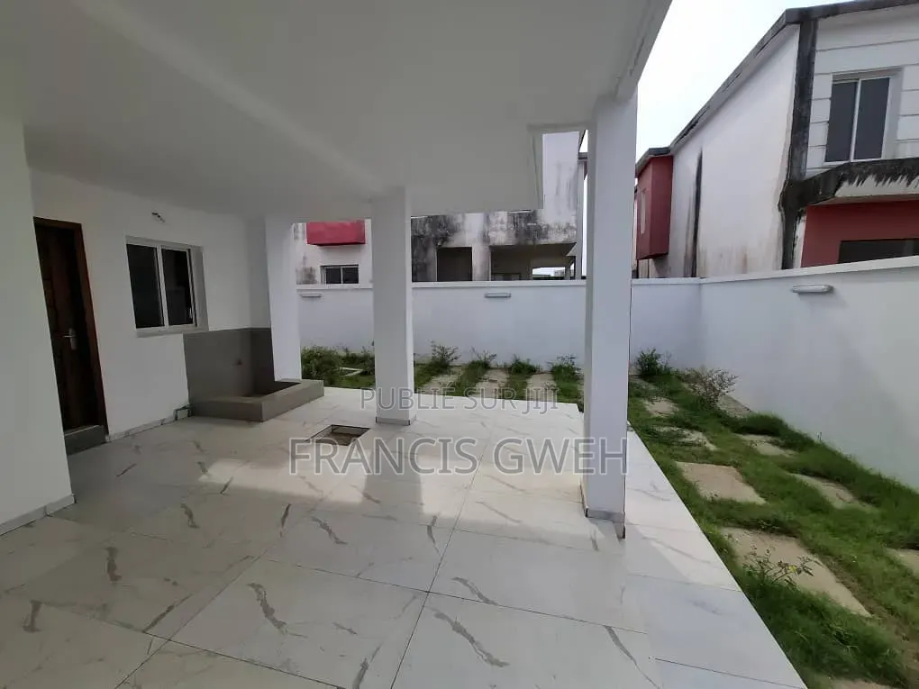 3chbre Duplex dans Francis Gweh, Cocody à Louer