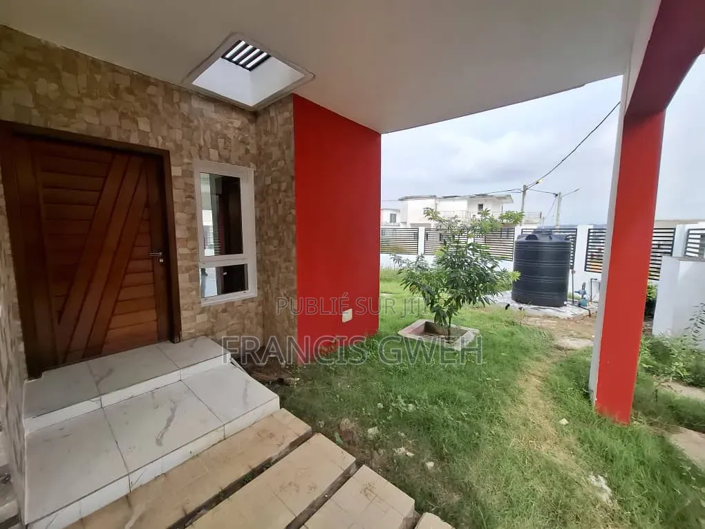 3chbre Duplex dans Francis Gweh, Cocody à Louer