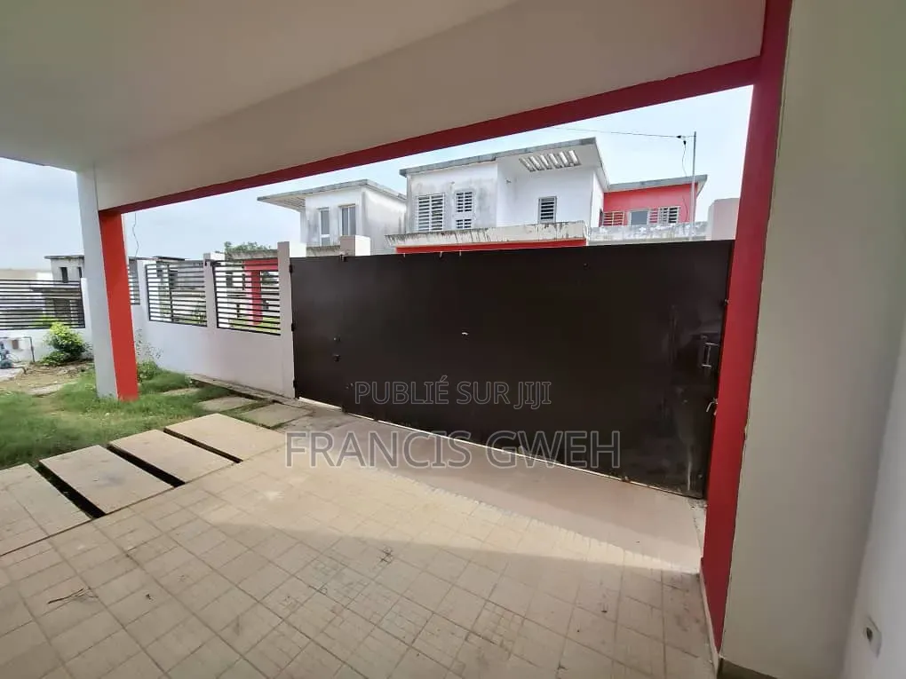 3chbre Duplex dans Francis Gweh, Cocody à Louer