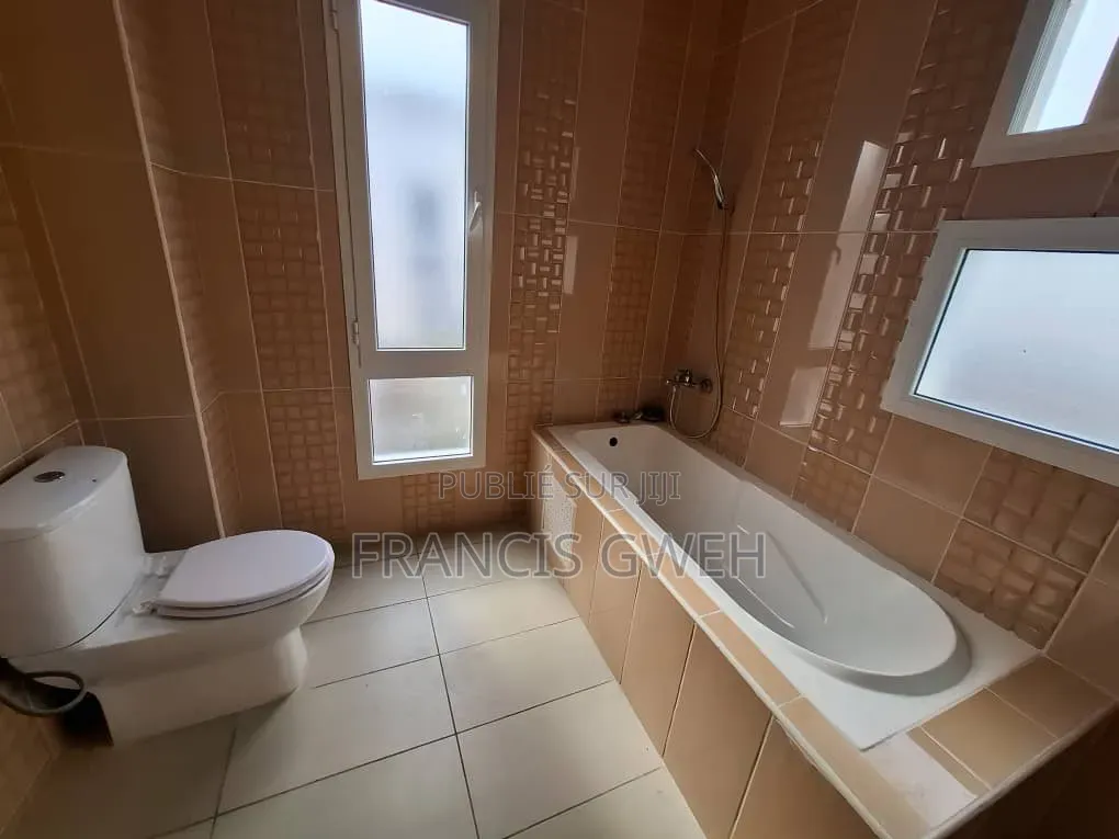 3chbre Duplex dans Francis Gweh, Cocody à Louer