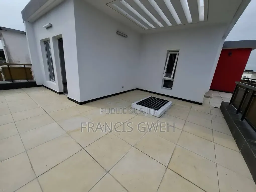 3chbre Duplex dans Francis Gweh, Cocody à Louer