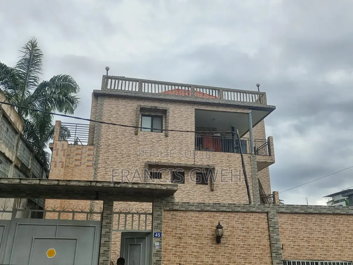 2chbre Appartement dans Francis Gweh, Cocody à Louer