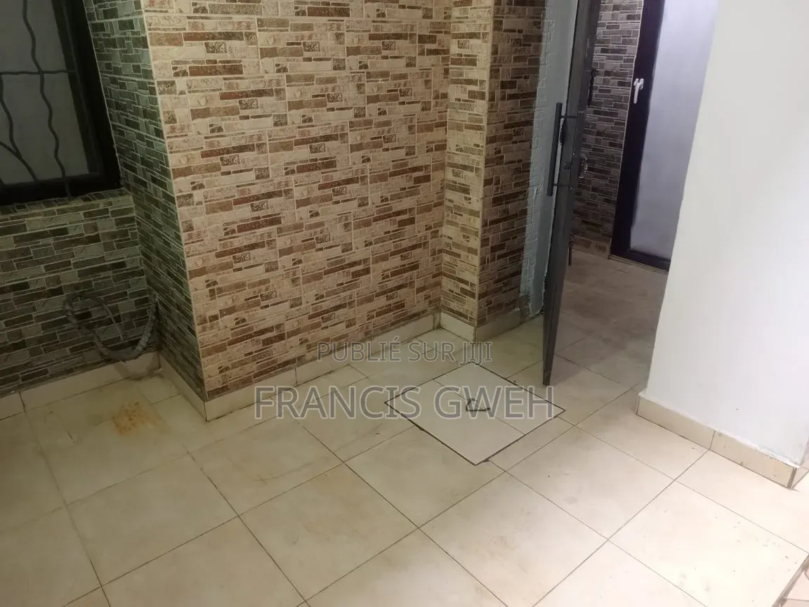 2chbre Appartement dans Francis Gweh, Cocody à Louer