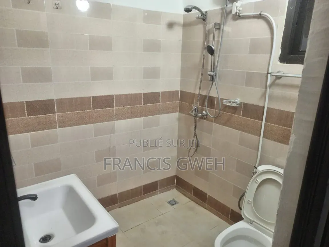2chbre Appartement dans Francis Gweh, Cocody à Louer