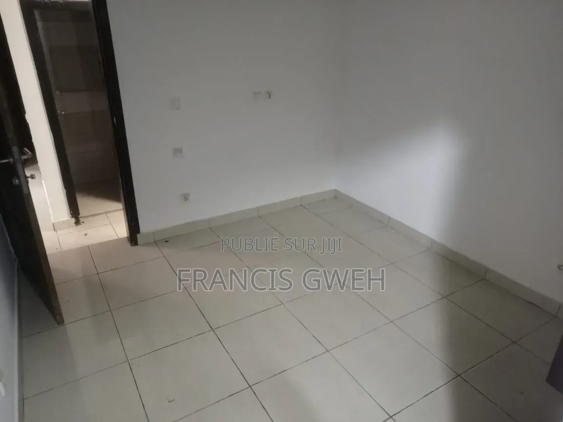 2chbre Appartement dans Francis Gweh, Cocody à Louer