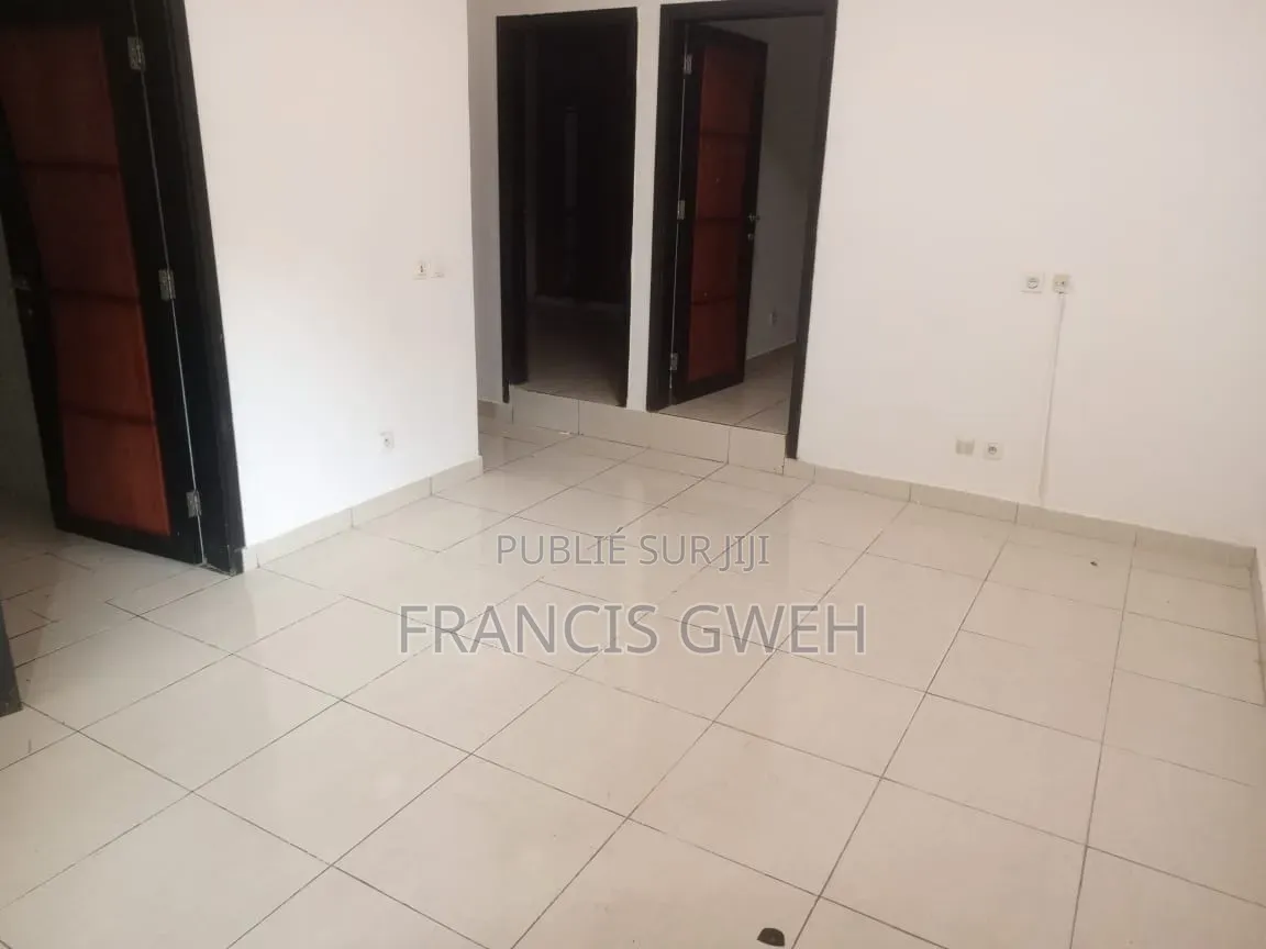2chbre Appartement dans Francis Gweh, Cocody à Louer