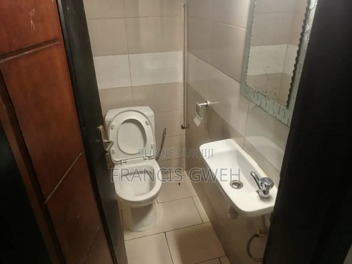 2chbre Appartement dans Francis Gweh, Cocody à Louer