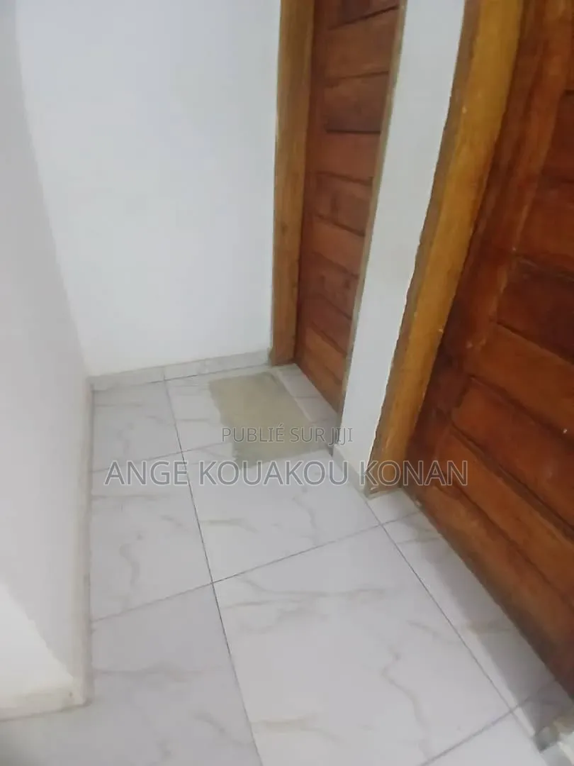4chbre Duplex dans Cocody à Vendre